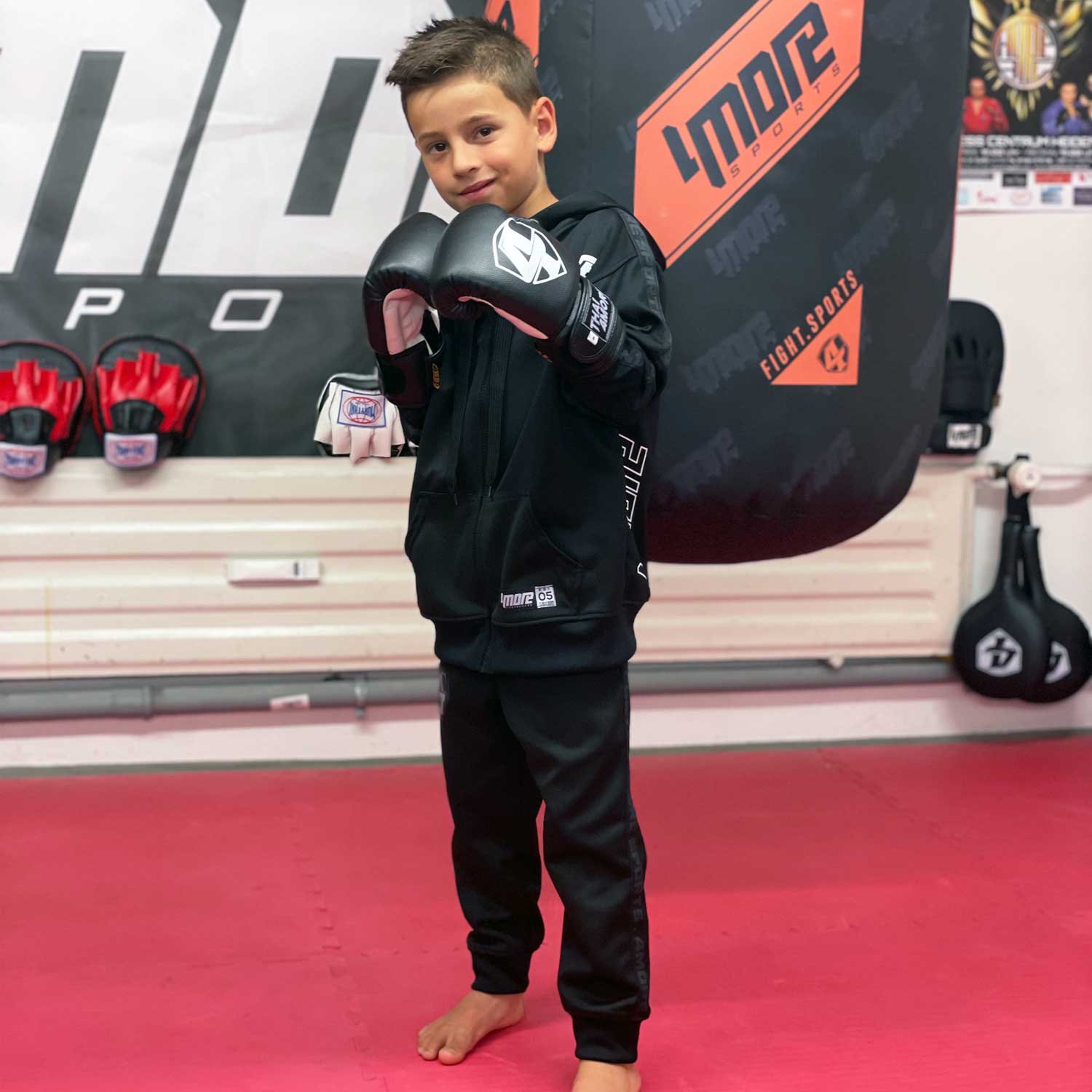 jogginganzug-4more-sports-kinder-team-4m-raul-seite ANZUG JOGGINGANZUG TEAM.4M KINDER