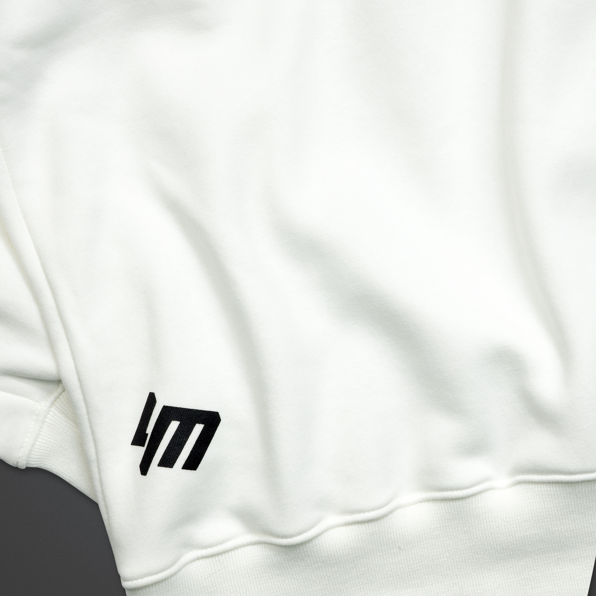 4more-hoodie-pullover-detail