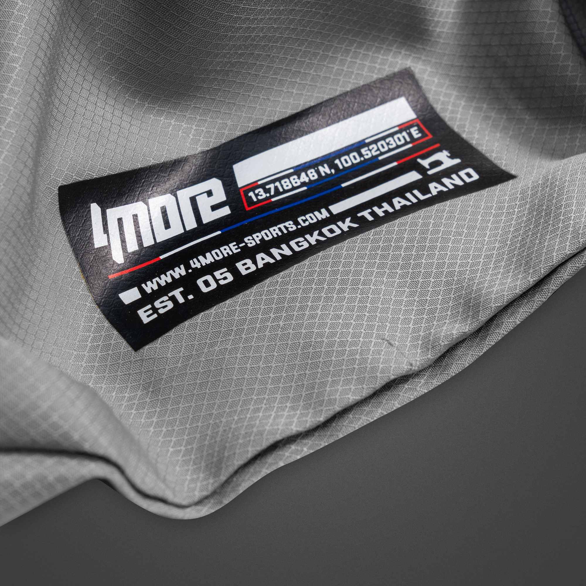 4more-sports-windbreaker-details