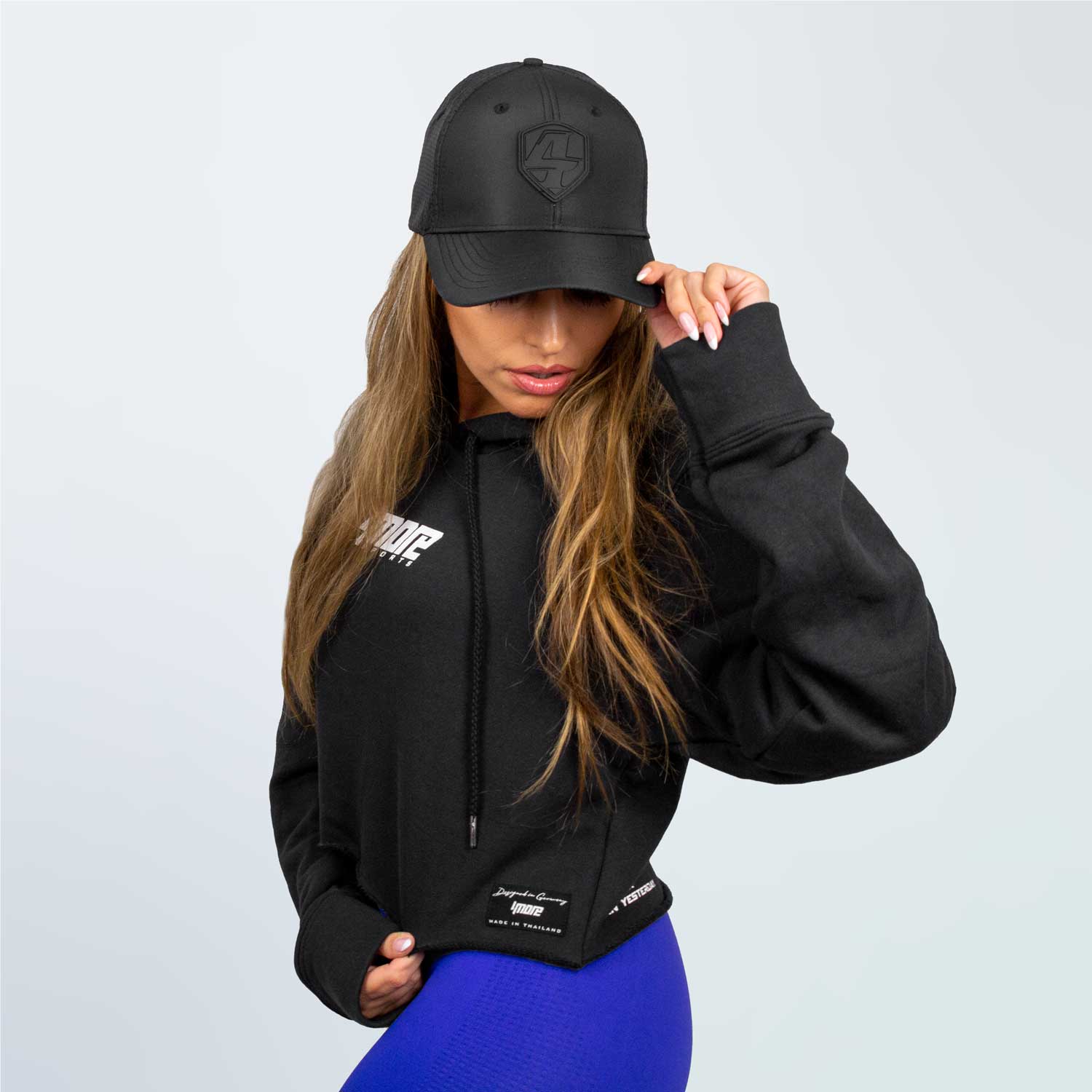 HOODIE CROPPED W ‘STRONGER‘