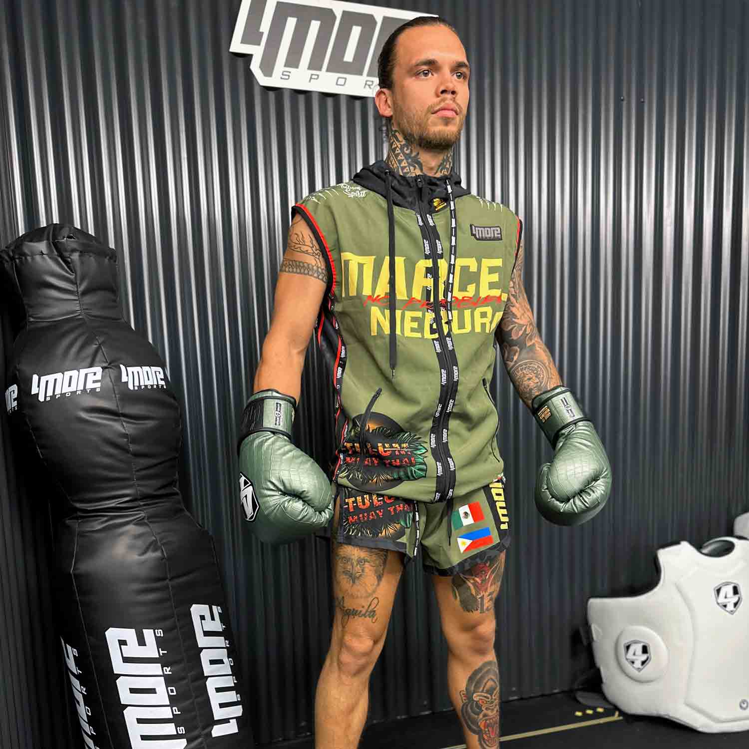 fightkit-4more-sports-niebur-muaythai-walk-in-set FIGHTKIT WALK-OUT SET M.NIEBUR