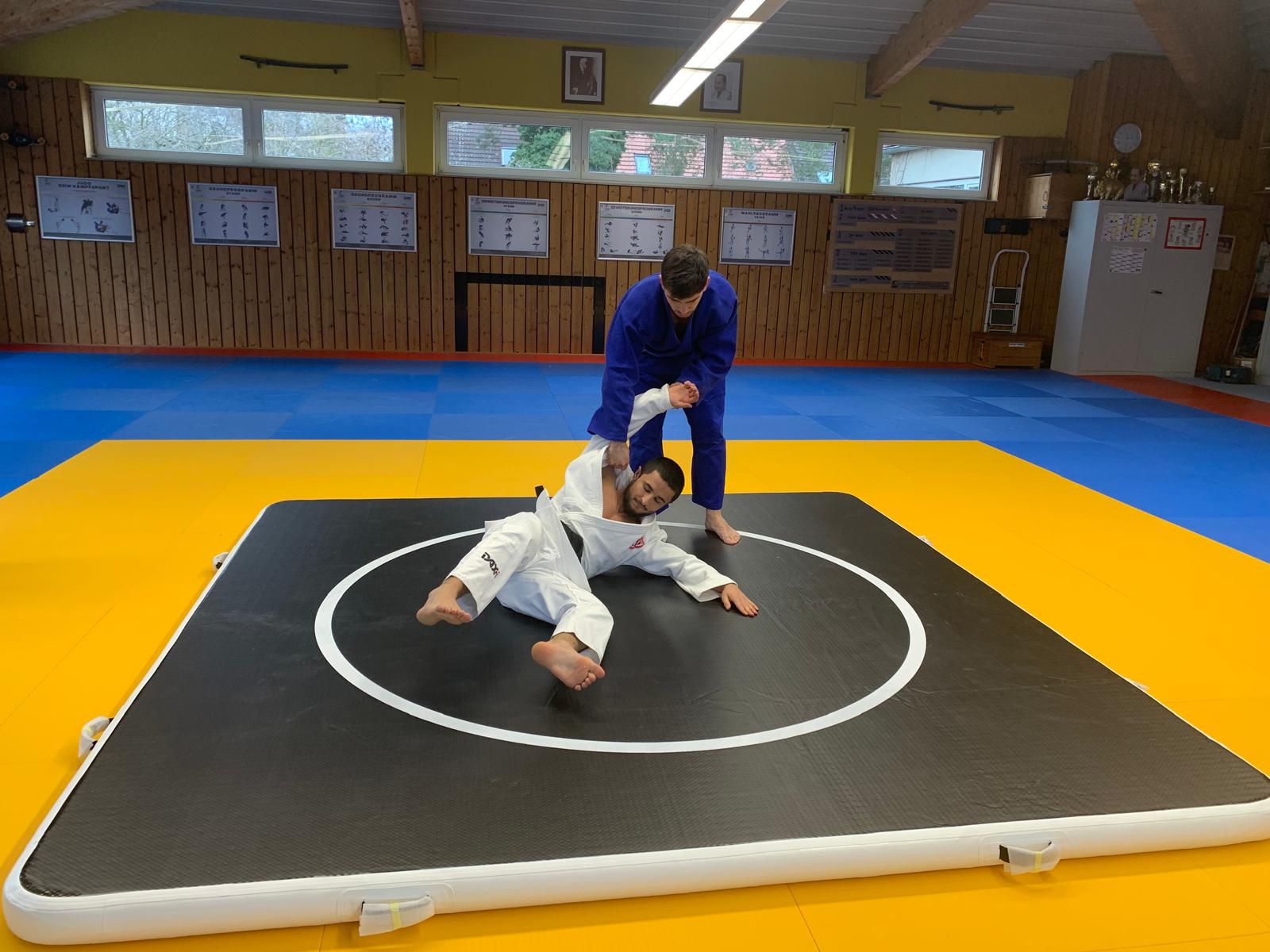 AUFBLASBARE KAMPFSPORTMATTE / AIRTRACK MARTIAL ARTS MAT