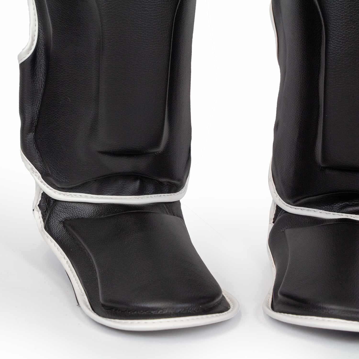 SCHIENBEINSCHONER CHALLENGER BLACK