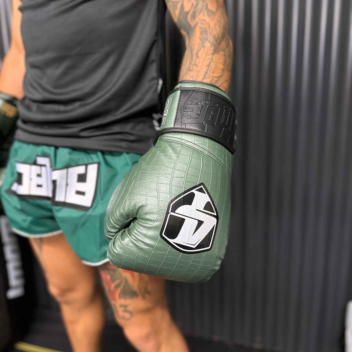BOXHANDSCHUHE ROGUE ‚CROCO EDITION‘